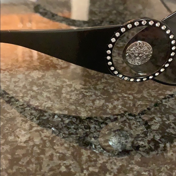 Versace sunglasses - Picture 4 of 12